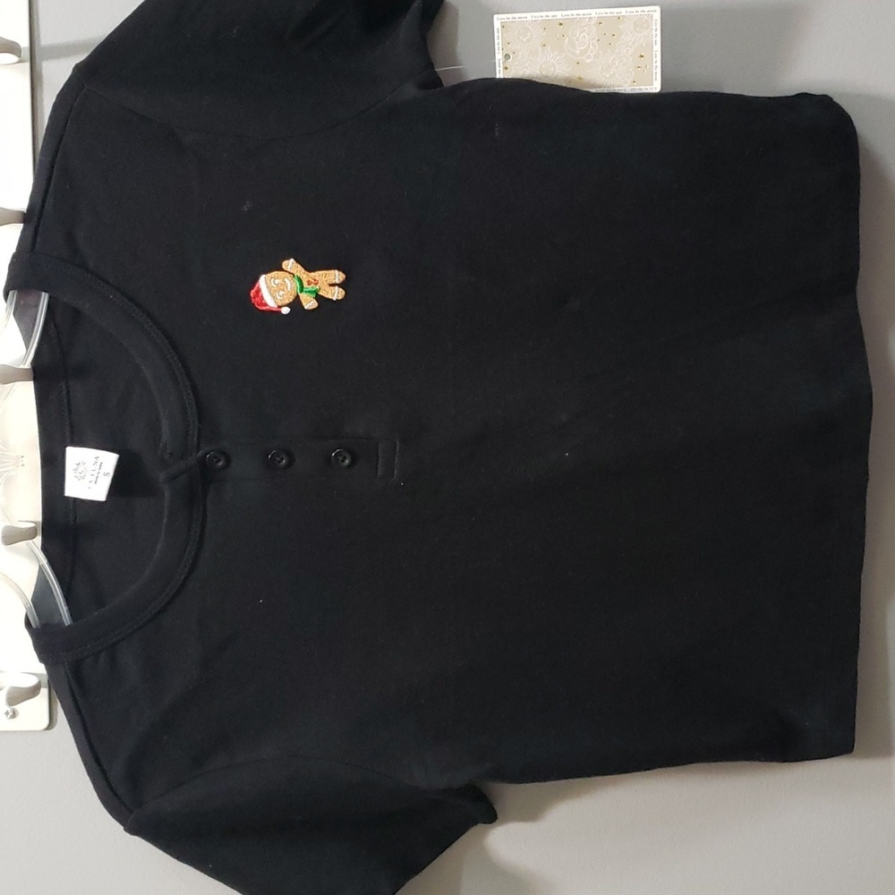 La Luna NWT Cropped Black Triple Button Short Sleeve Top with Gingerbread Man